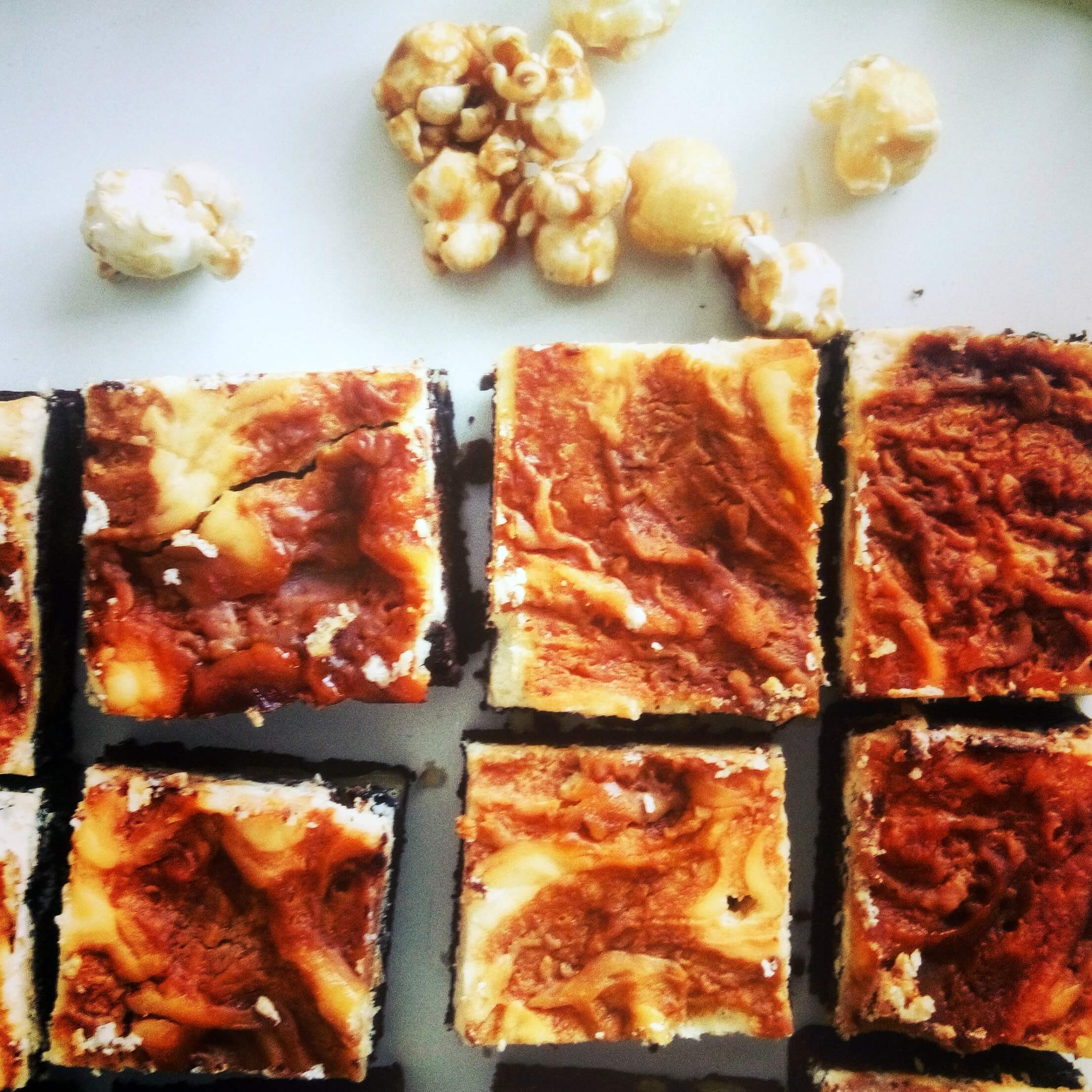 Cheesecake brownie karamellás popcornnal - 3. kép