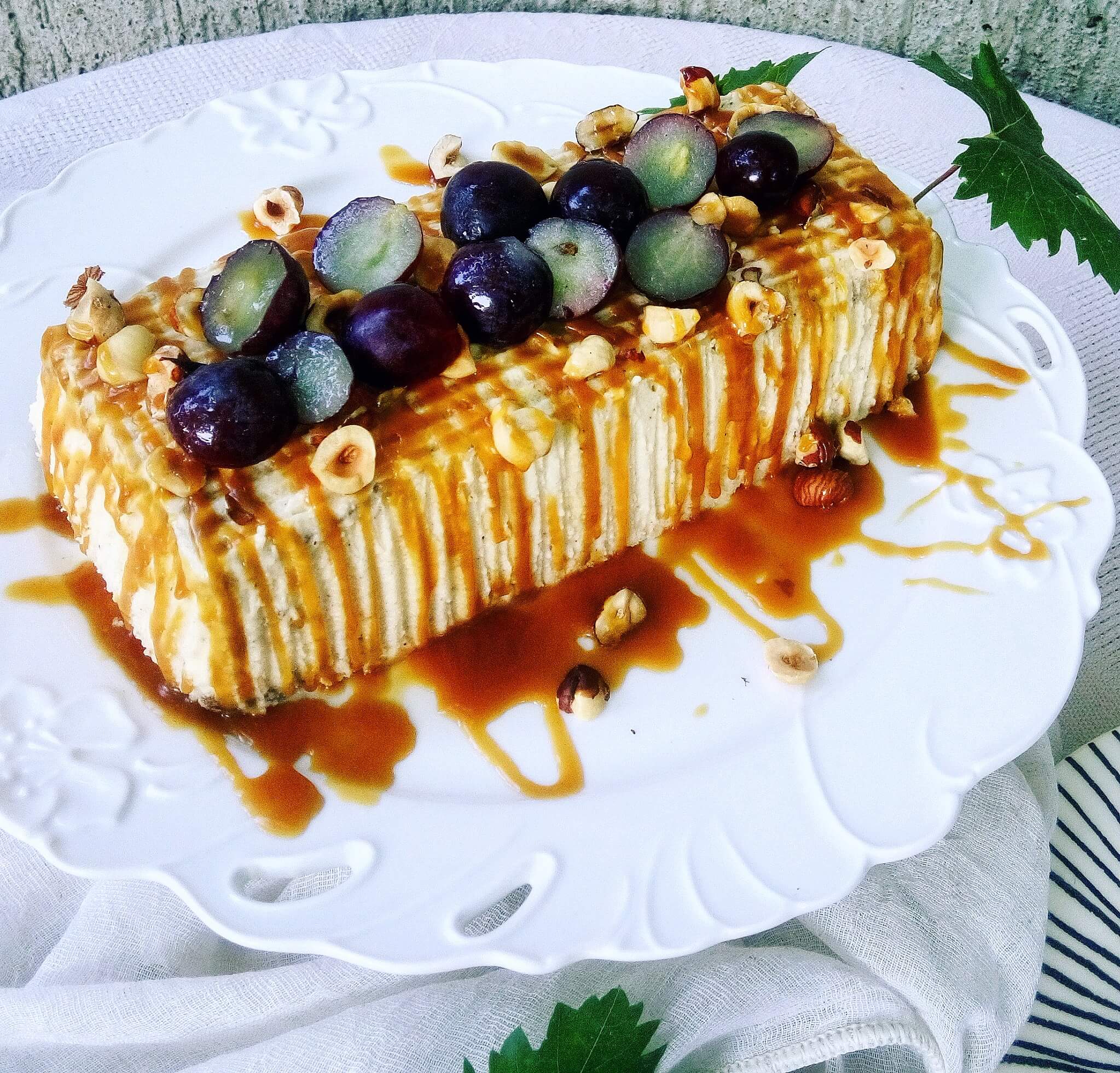 Mogyorós-kávés fügetorta karamellel és fagyasztott szőlővel - 2. kép