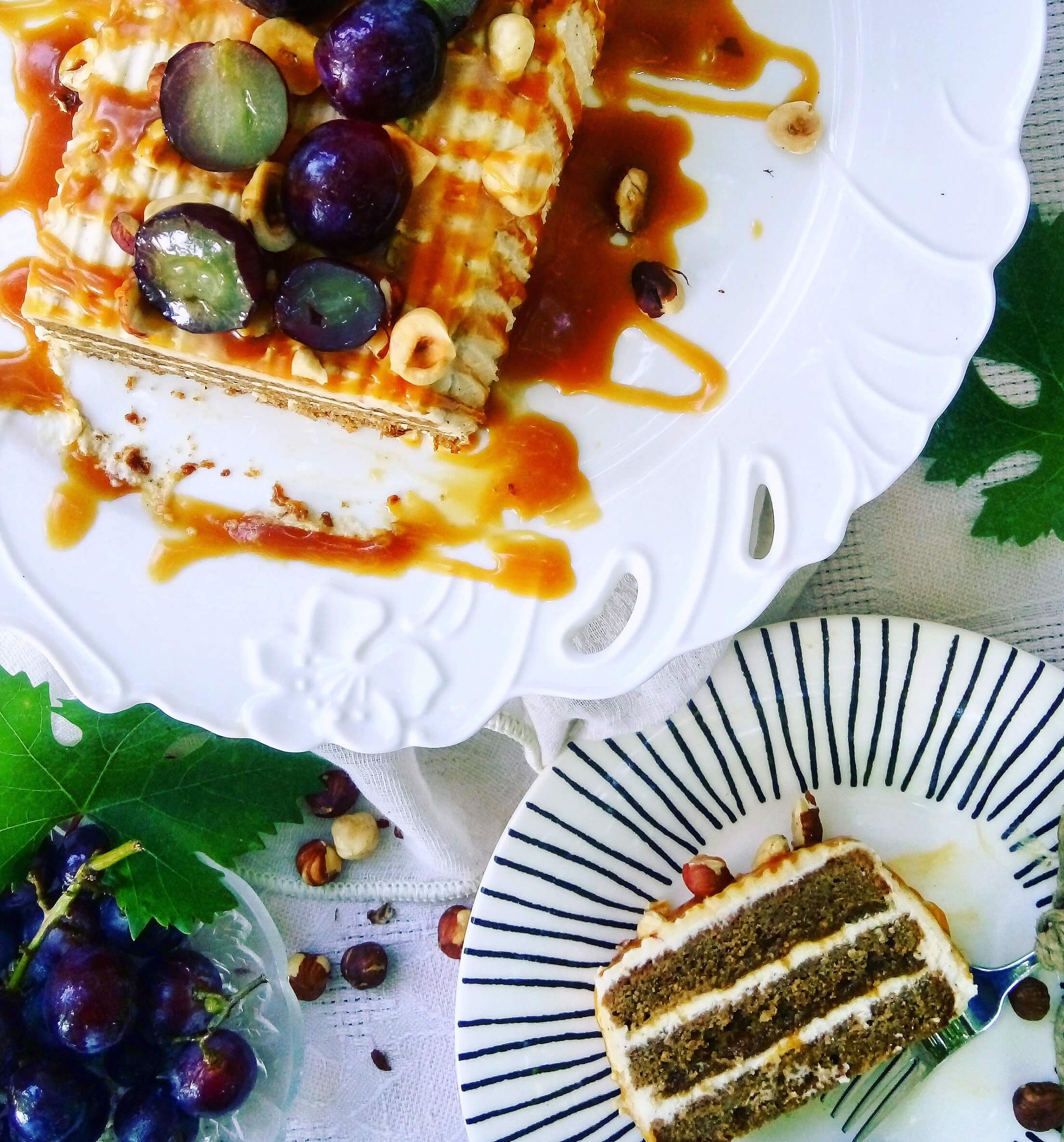 Mogyorós-kávés fügetorta karamellel és fagyasztott szőlővel - 3. kép