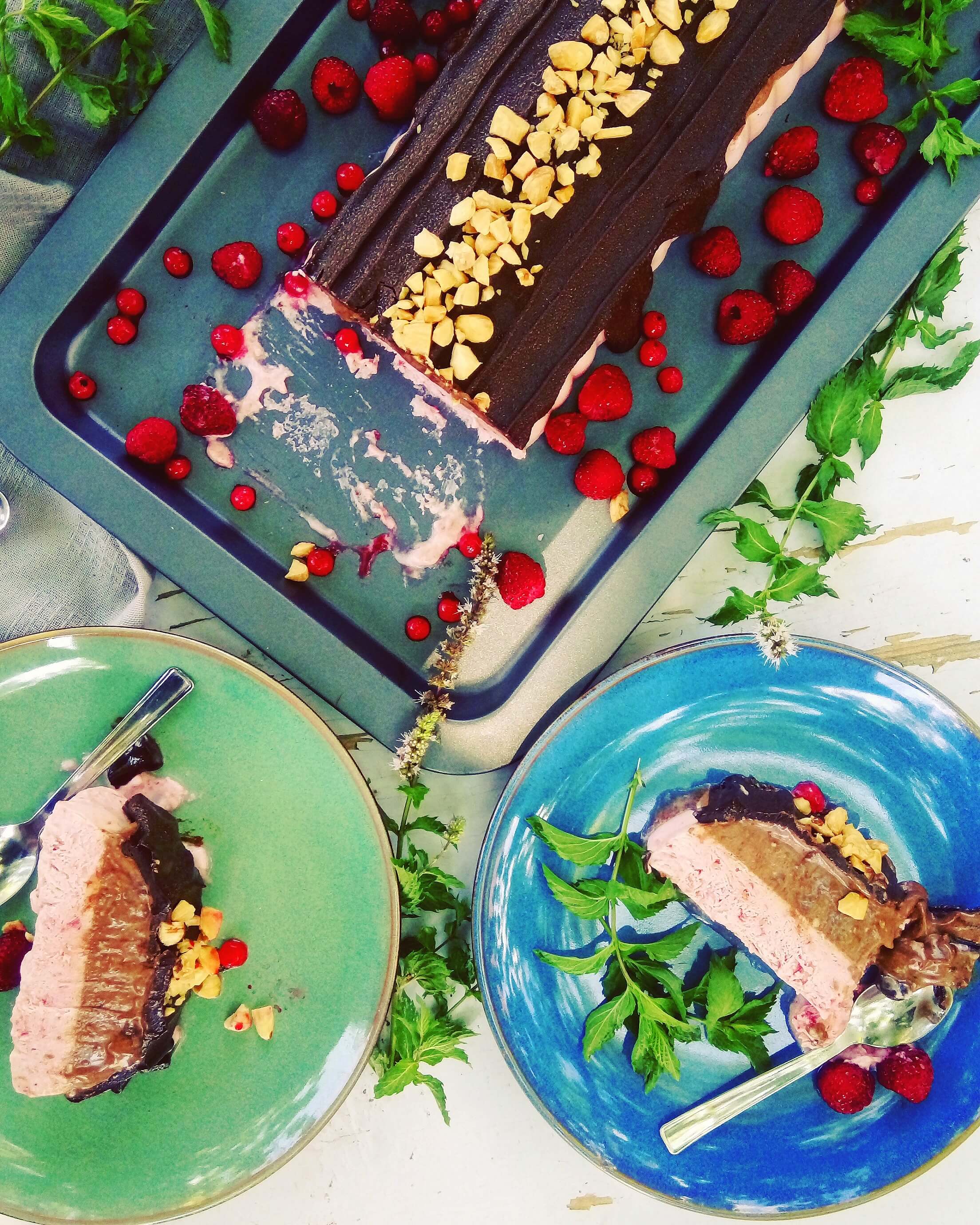 Csokoládés-pirosgyümölcsös parfétortorta - 1. kép