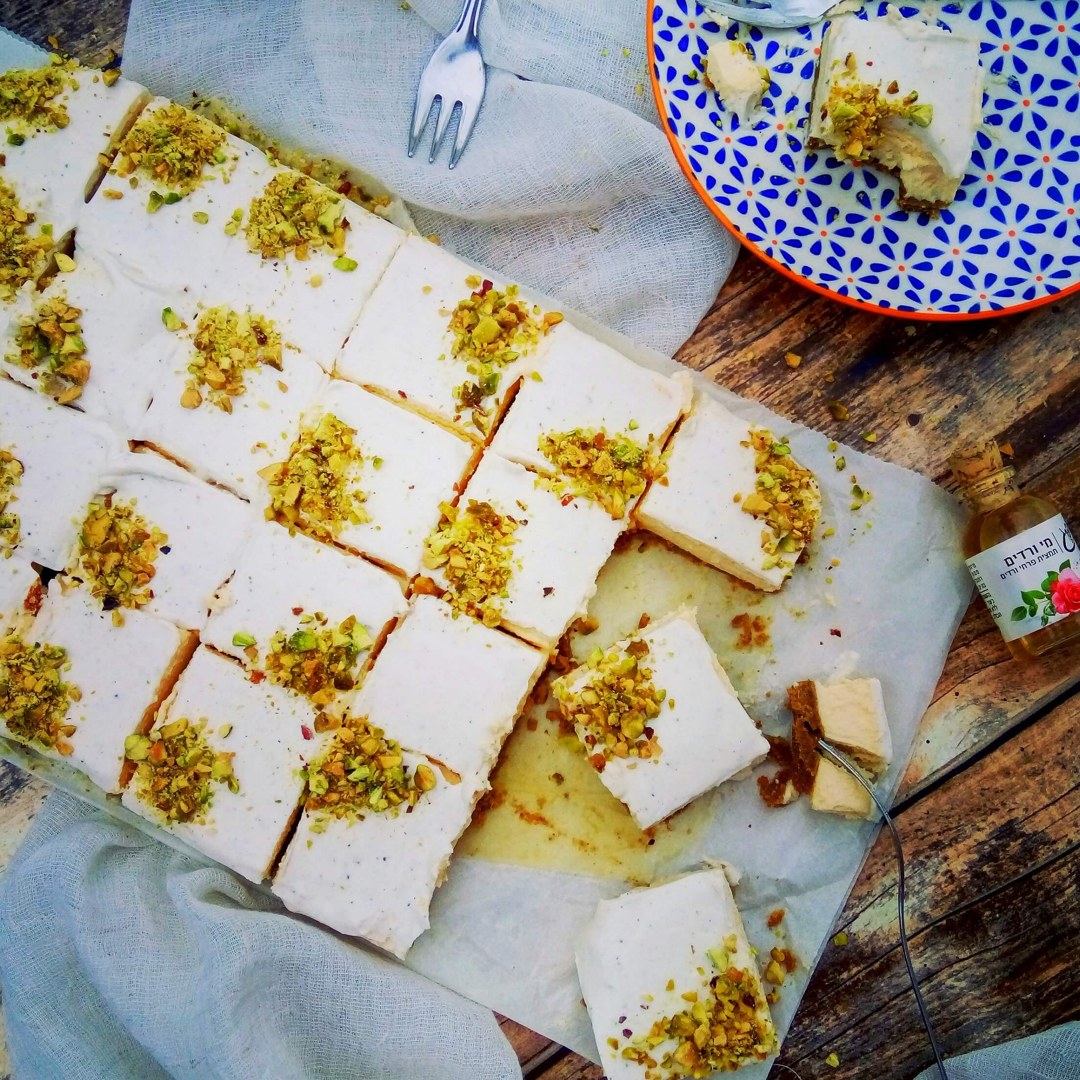 Pisztáciás-rózsavizes cheesecake szelet - 1. kép