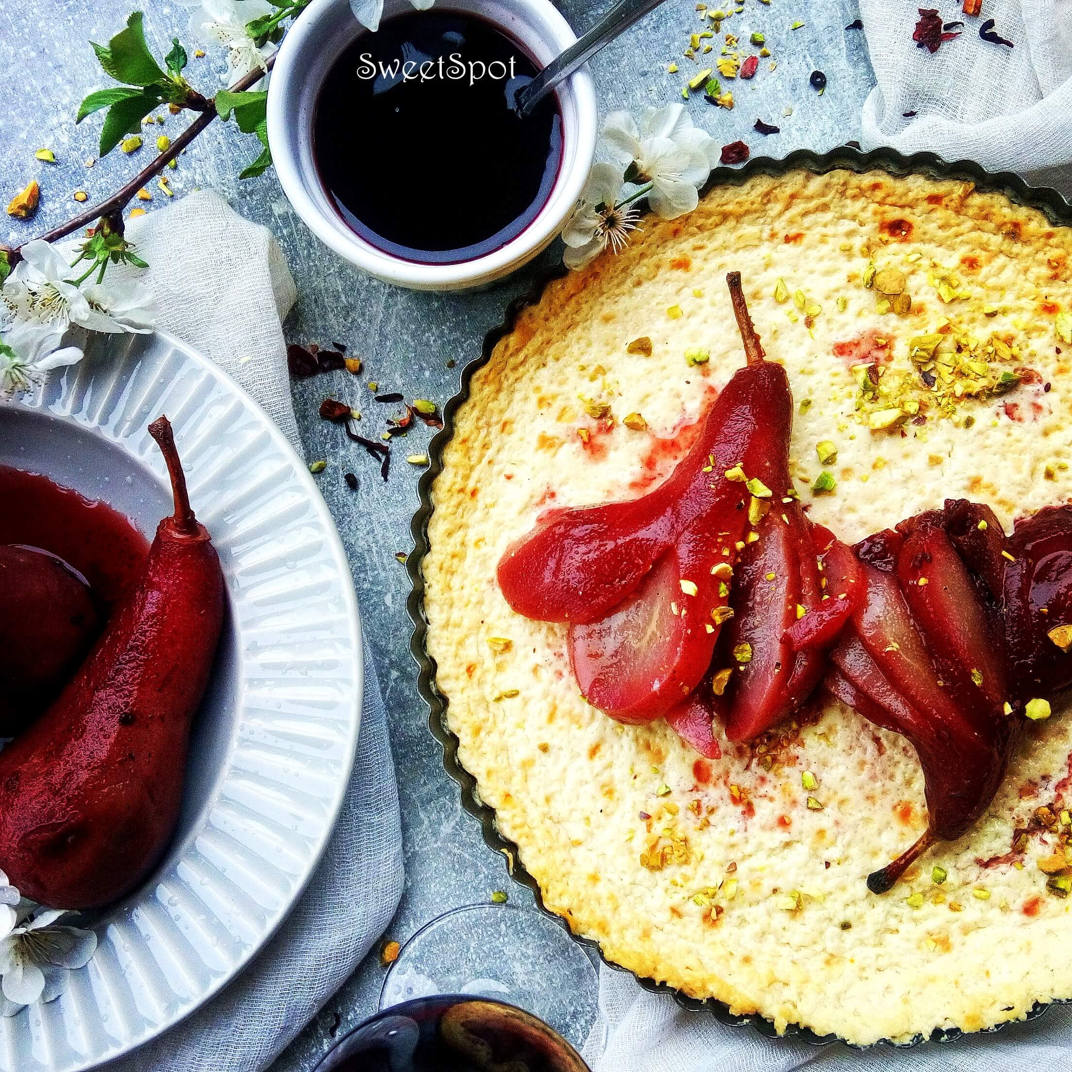 Vaníliás sült joghurt hibiszkuszos-fűszeres körtével - 1. kép