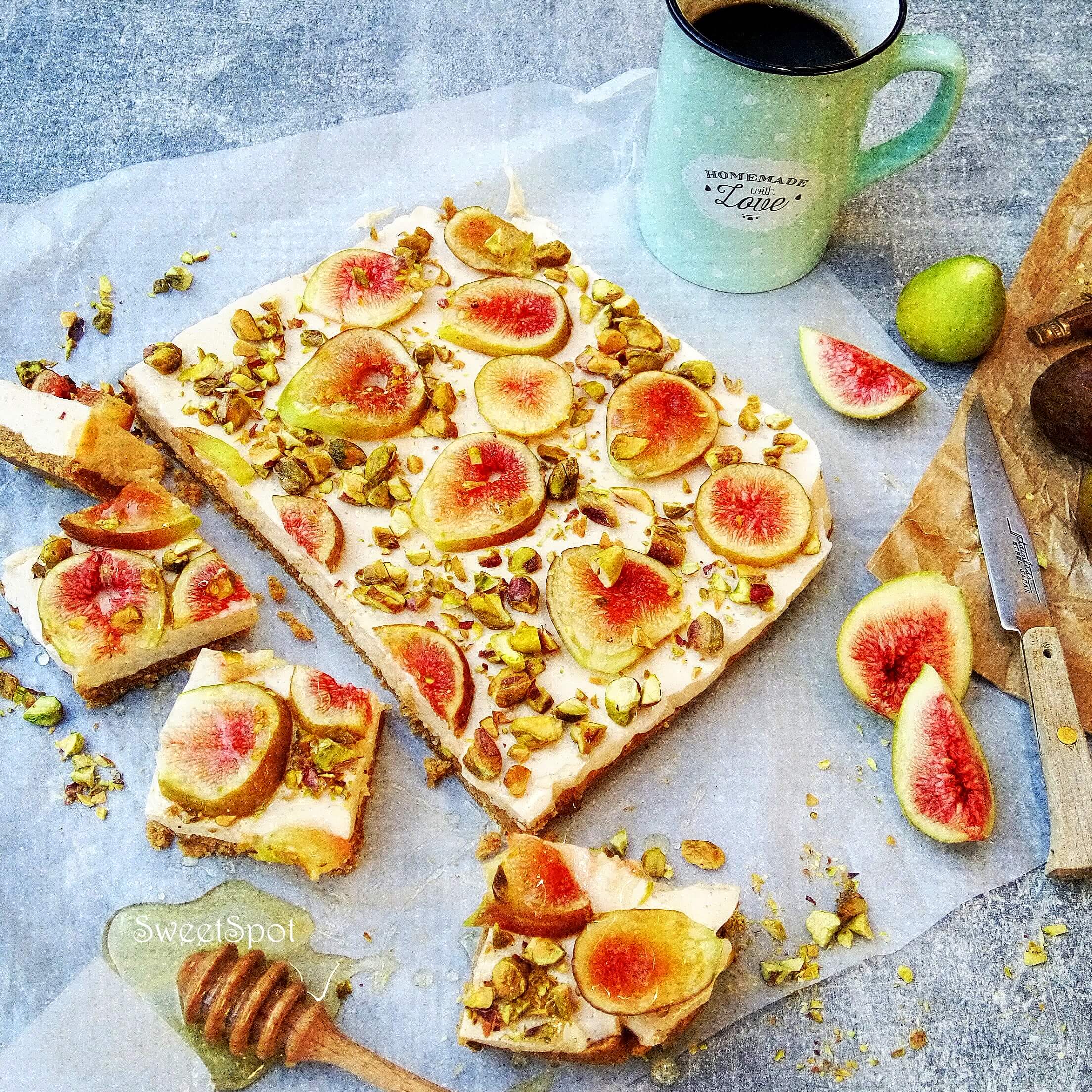 Mézes-fűszeres marshmallow szelet fügével és pisztáciával - 1. kép