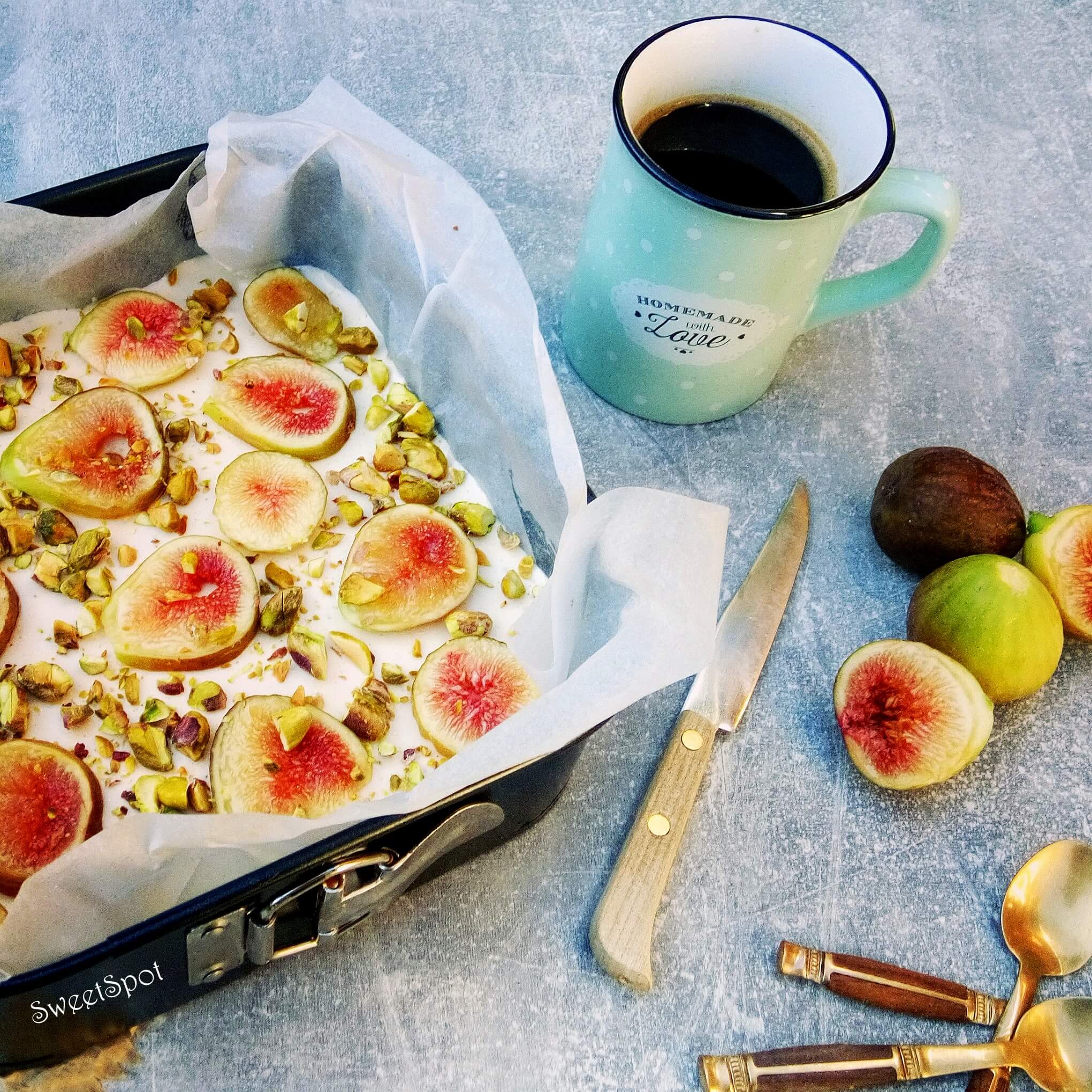 Mézes-fűszeres marshmallow szelet fügével és pisztáciával - 3. kép