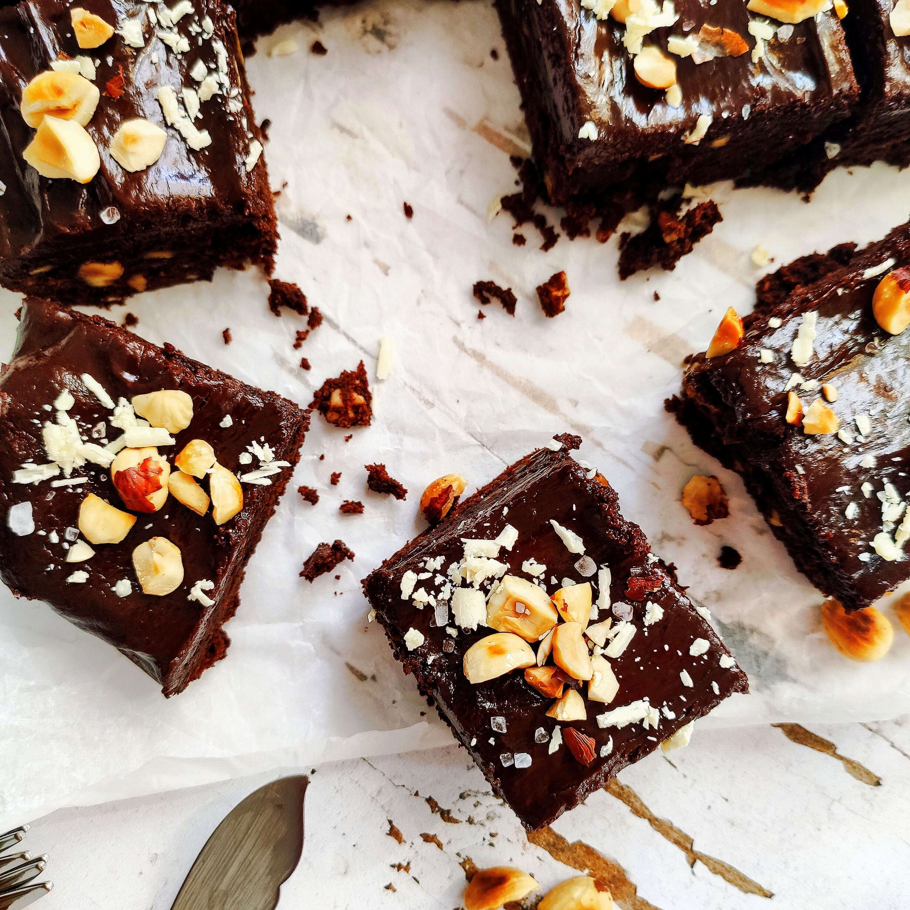 Mogyorós brownie kávés ganache krémmel - 2. kép