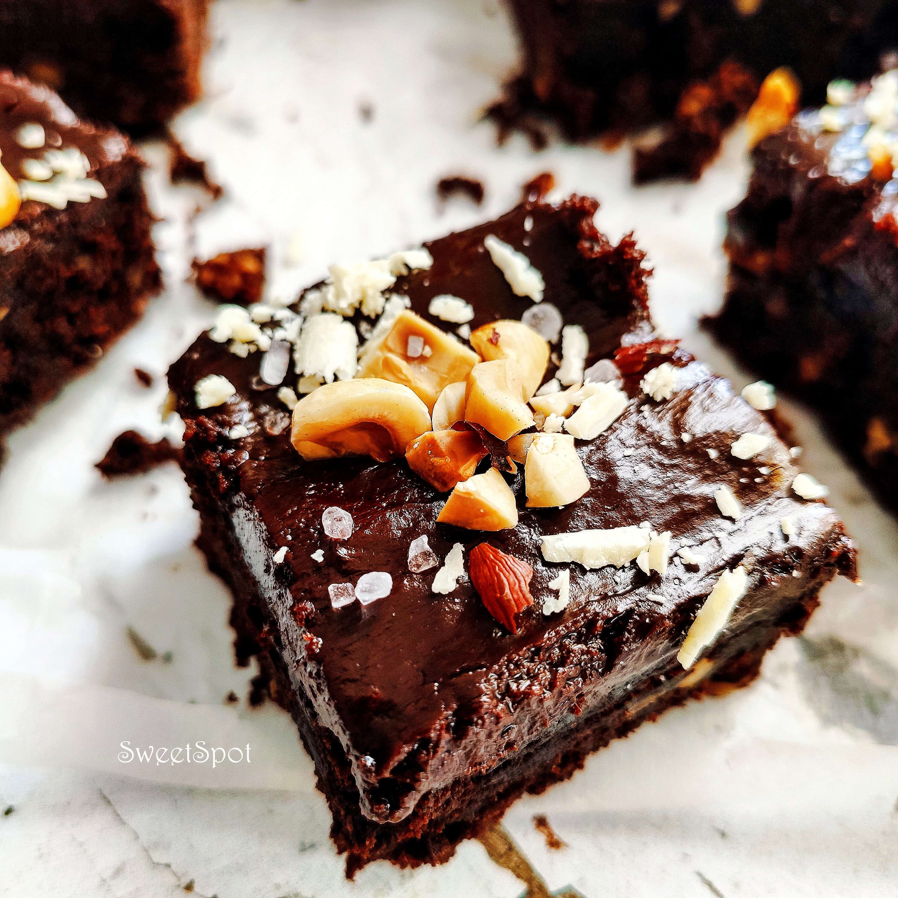 Mogyorós brownie kávés ganache krémmel - 4. kép