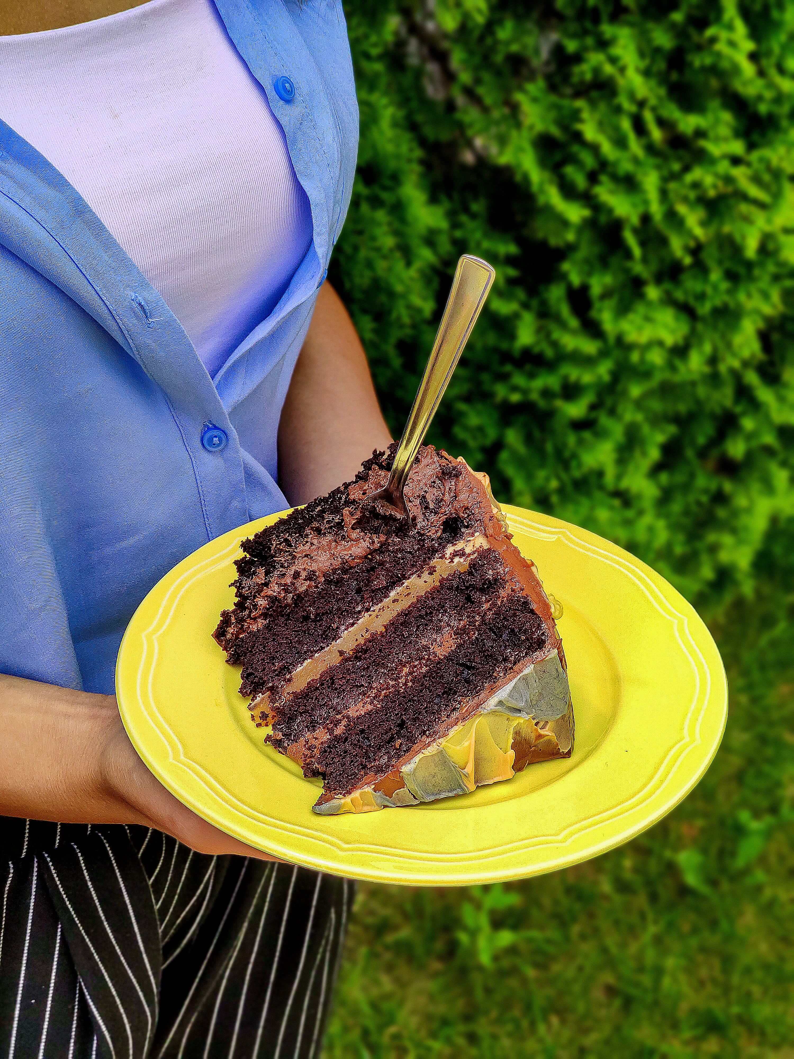 Mogyorópralinés csokoládétorta kardamomos körtével - 4. kép